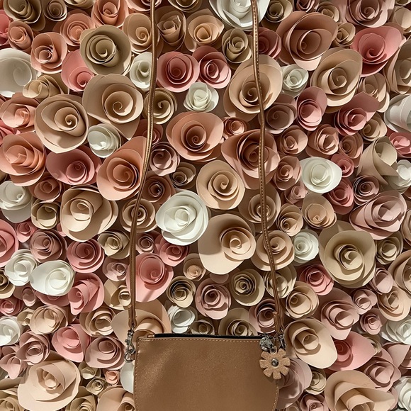 NIB Zac Posen for Bloomingdale’s Celia Crossbody English Rose Color Pearl Flower - Picture 6 of 9